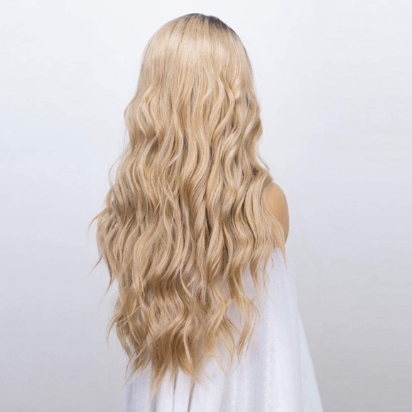22” BLONDE OMBRÉ WAVY  LACE FRONT WIG  *NEW*